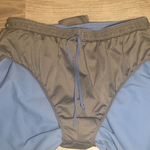 Under Armour Large - Picture 7 of 8